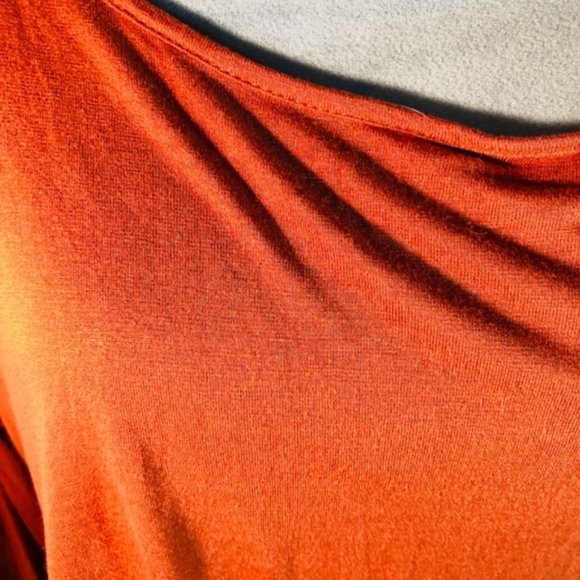 LUSH SELF Long Sleeve Asymmetrical Cut Top - Picture 4 of 8